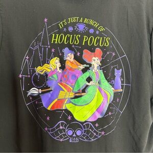 Disney hocus pocus black button up short sleeve crop shirt size medium